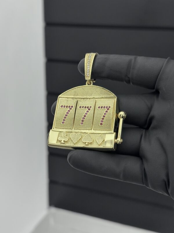 Pingente Caçaniquel 777 (GG)