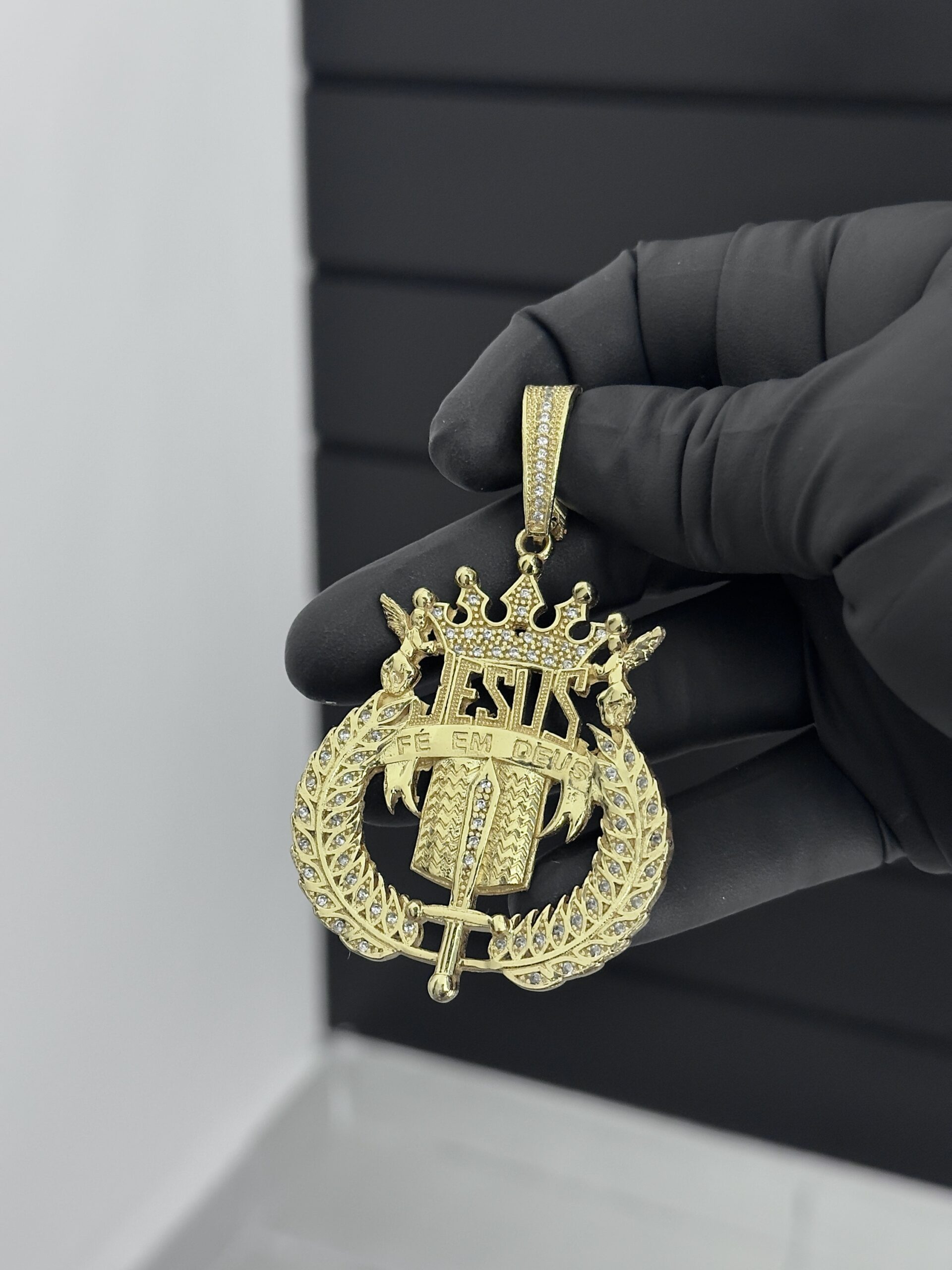 Pingente Fé em Deus (G)