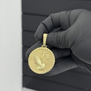 Pingente Fé mãos rezando redondo