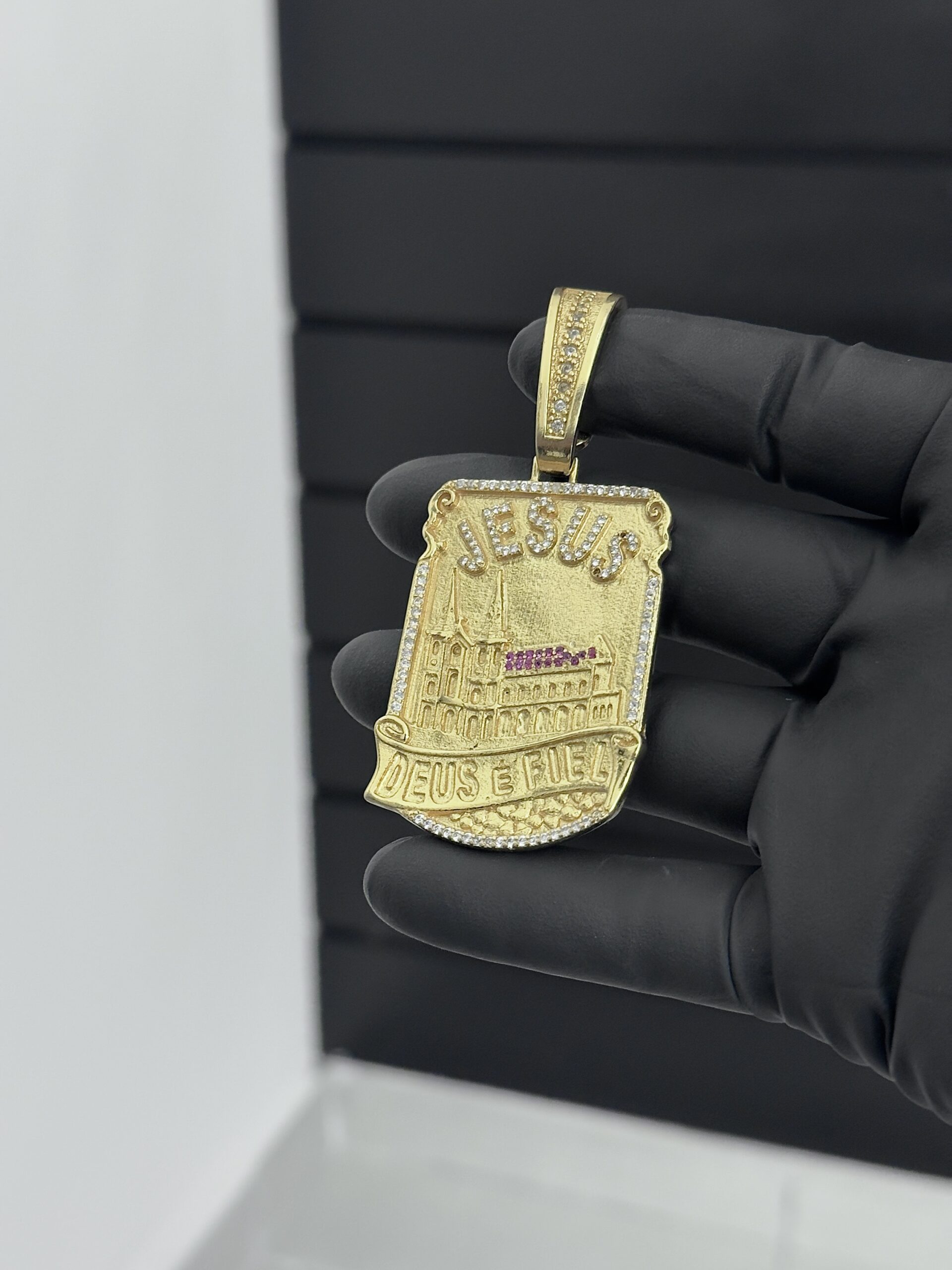 Pingente Jesus / Deus é fiel (GG)