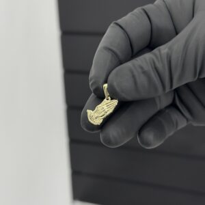 Pingente Mão rezando